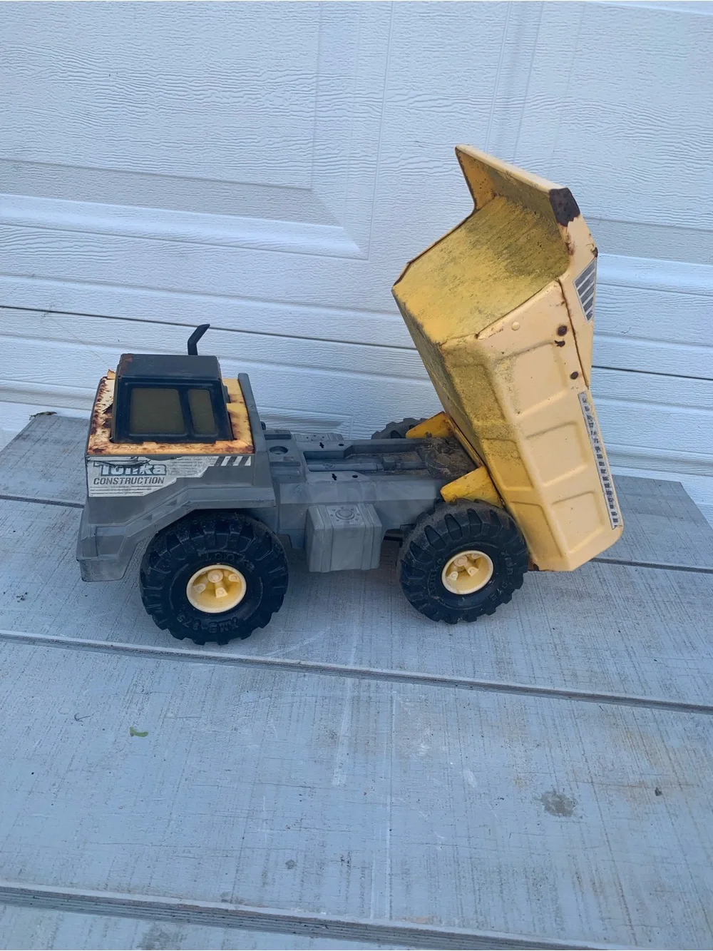 Vintage 1999 Mighty Tonka Dump Truck Model 768 Pressed Steel XMB-975